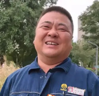 韩城桢州公园一儿童落水 龙钢职工刘洋洋寒冬跳水救人